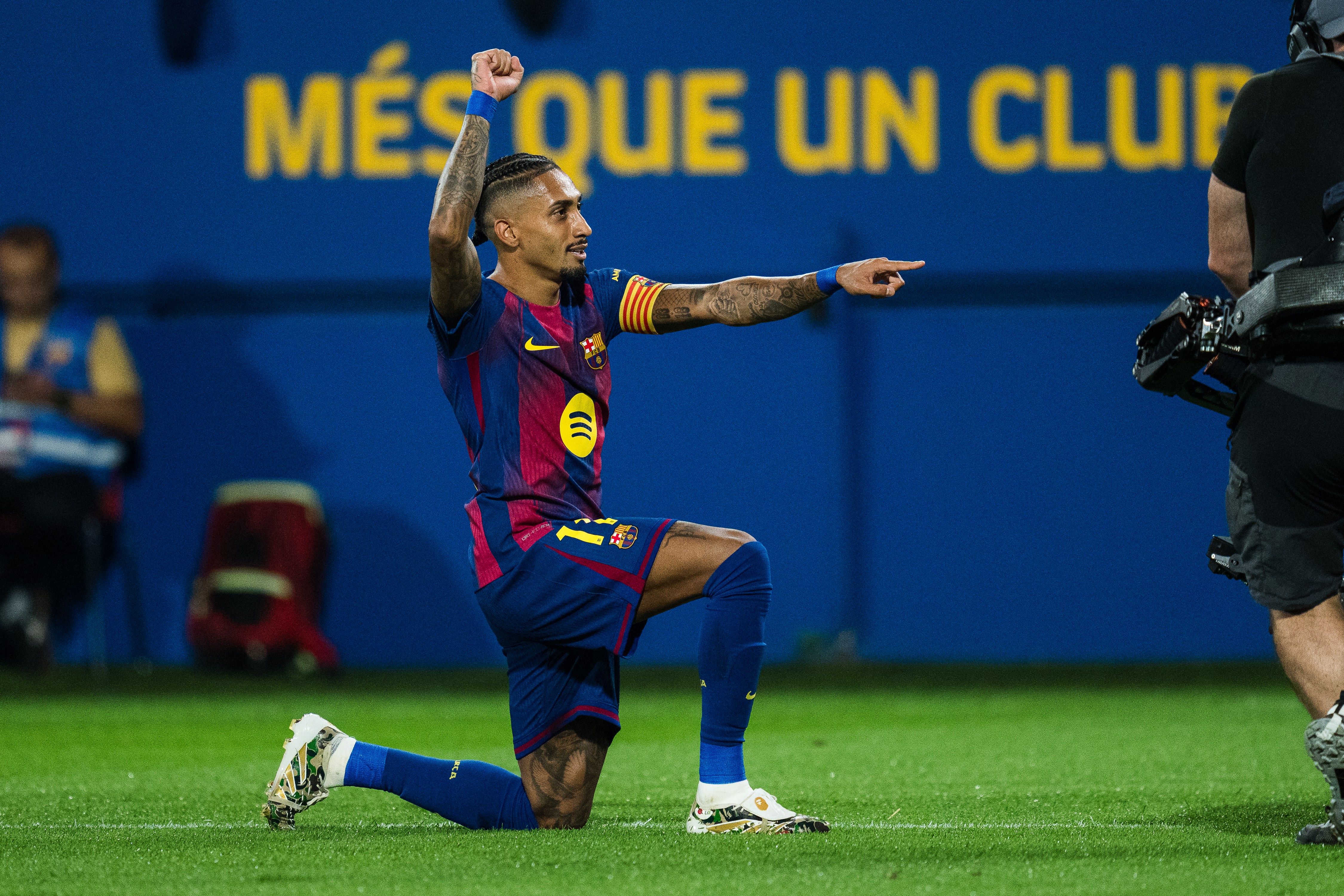 开云网页登陆-西甲倒计时，巴塞罗那关键时刻刷新队史纪录，细节引发关注，震撼外界，数据趋势出现新变化(巴塞罗那穿衣指南)